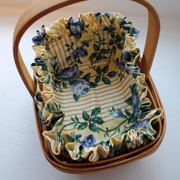 Longaberger Small Handle Basket with yellow and blue floral liner 1996 - Picture 7 of 12